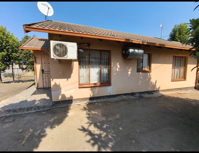 3 BEDROOM HOUSE FOR SALE IN BOITEKONG